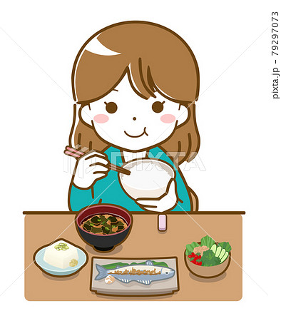 食事をしている若い女性 食事をしている若い女性 79297073