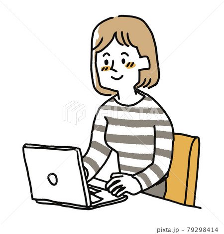 ノートパソコンで作業する女性 79298414