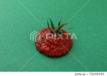 Fresh tomato paste on green background, close up 79299483