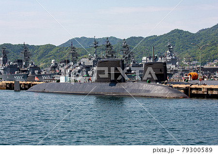 停泊中の海上自衛隊の潜水艦(呉・広島)	 79300589