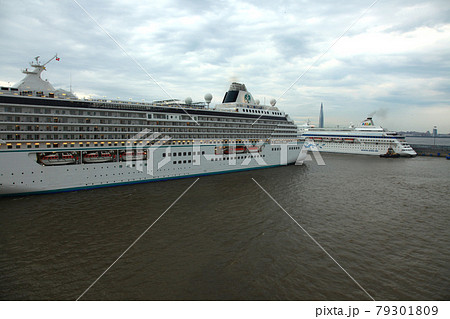 各国のクルーズ船で賑わうサンクトペテルブルク港 79301809