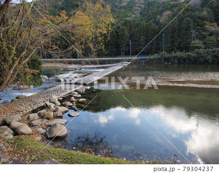 秋の三重県白山町リバーパーク真見の堰 秋の三重県白山町リバーパーク真見の堰 79304237