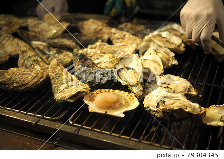 焼き牡蠣 帆立 宮島 焼き牡蠣 帆立 宮島 79304345