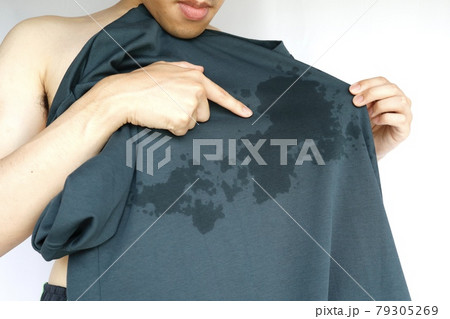 男性のシャツの汗染み 男性のシャツの汗染み 79305269