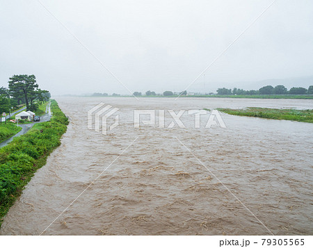 豪雨災害・河川水位上昇イメージ 79305565
