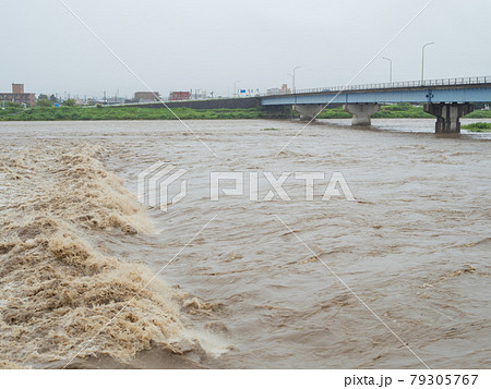 豪雨災害・河川水位上昇イメージ 79305767