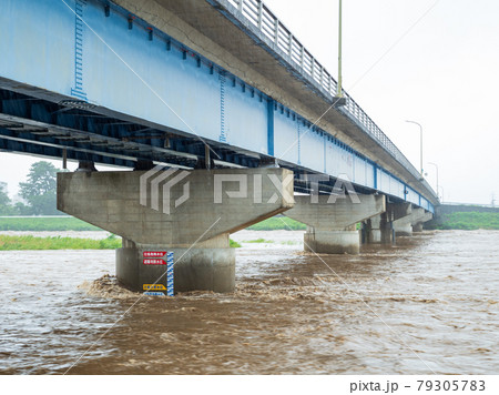 豪雨災害・河川水位上昇イメージ 79305783