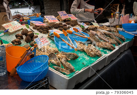 大阪 黒門市場の魚屋 大阪 黒門市場の魚屋 79306045