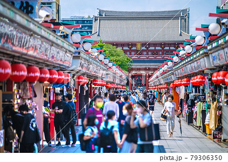 日本の東京都市景観 6月…。感染拡大の中でまん延防止に移行した狂気…感染爆発の悪夢＝25日、浅草寺 79306350