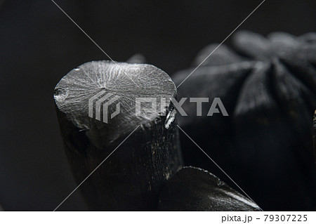 木炭の断面 クローズアップイメージ 79307225