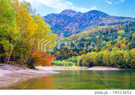 秋の菅沼と日光白根山 79313652