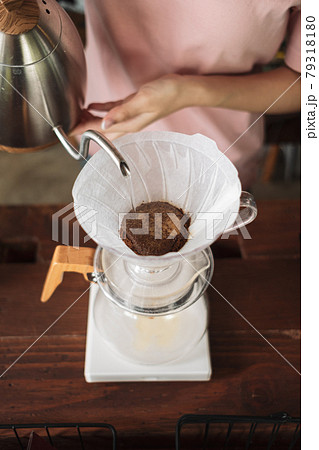 barista dripping coffee and slow coffee bar style barista dripping coffee and slow coffee bar style 79318180