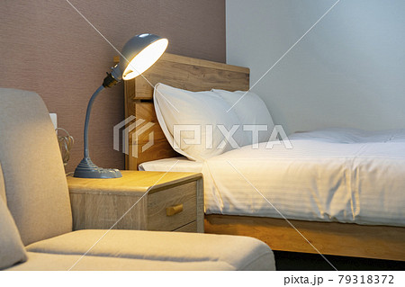 ベッドサイド 79318372