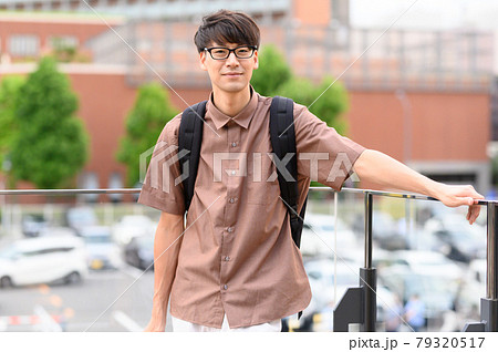 半袖カジュアル 男性のポートレイト 79320517