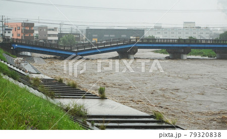豪雨による黄瀬川大橋崩落＜01＞（崩落当日の橋の様子） 79320838