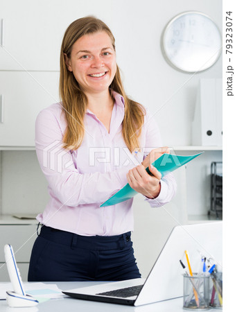 Female manager ready for clients 79323074