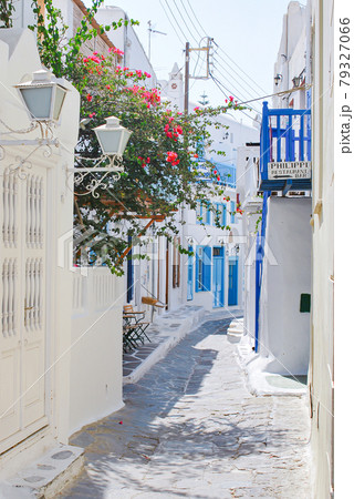 【ギリシャ】ミコノス島のミコノスタウンの路地 79327066