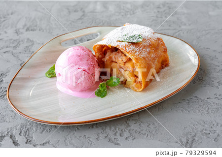 Piece of apple pie served with ice cream 79329594