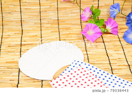 日本の夏　団扇と手ぬぐい 79336443