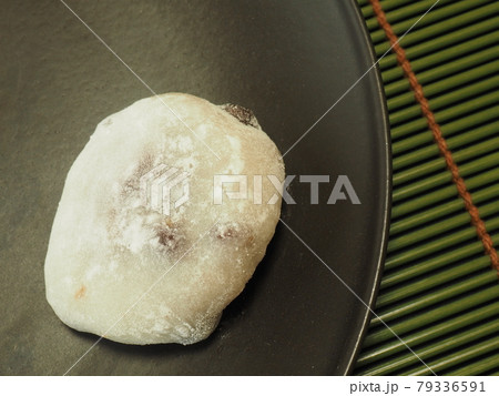 おいしそうな豆大福餅  79336591