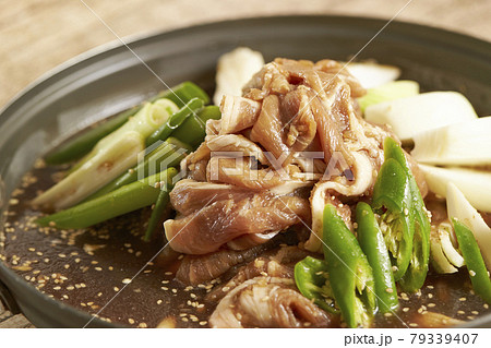 韓国料理　豚カルビの鍋料理 79339407