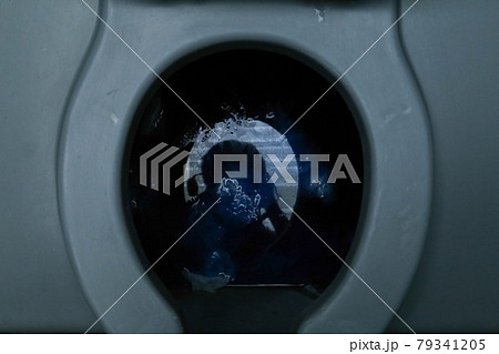公衆トイレの顔 公衆トイレの顔 79341205
