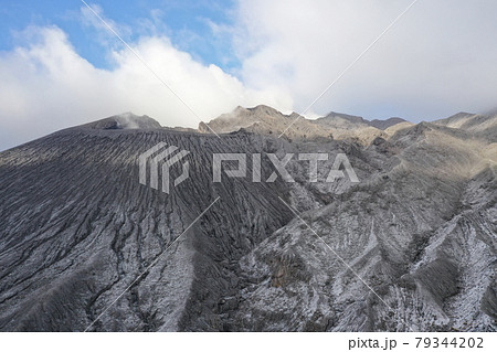 鹿児島県鹿児島市　早朝の桜島 79344202