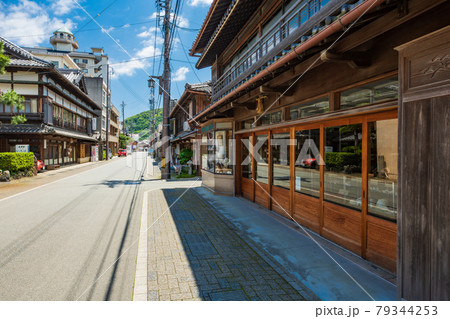 三重県伊勢市　二見町の町並み 79344253