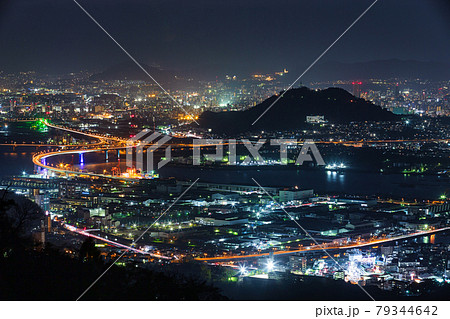 広島市夜景　海田大橋、仁保ジャンクション、黄金山 79344642