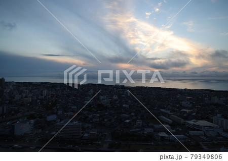 日本の新潟の美しい夜景 日本の新潟の美しい夜景 79349806