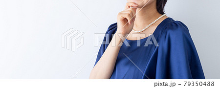 結婚式・パーティー・ゲスト・ドレス・白背景 結婚式・パーティー・ゲスト・ドレス・白背景 79350488