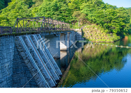 碓氷湖　坂本ダム　ダム風景　初夏の周辺景色　　　　　　 79350652