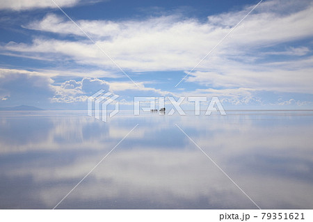 ウユニ塩湖 ボリビア の写真素材