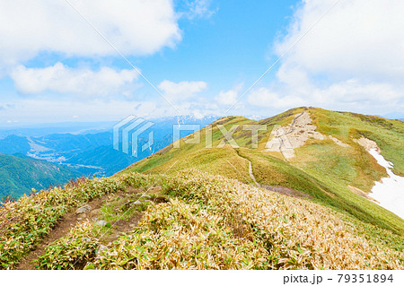 平標山~仙ノ倉山の稜線歩き(仙ノ倉山方面) 平標山~仙ノ倉山の稜線歩き(仙ノ倉山方面) 79351894