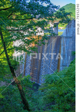 碓氷湖　坂本ダム　展望デッキからの眺め　初夏の周辺景色　　　　　　 79352240