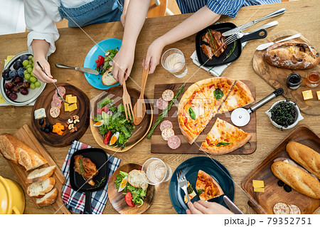 ホームパーティー 79352751