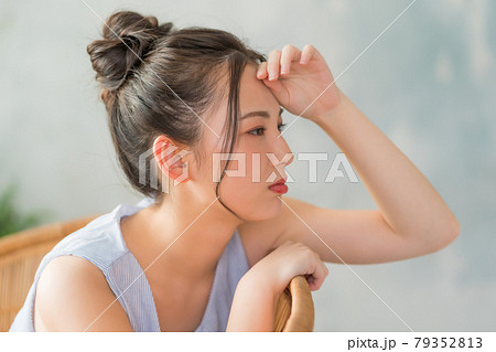 20代女性発熱 79352813