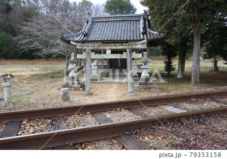 北条鉄道 線路と神社 北条鉄道 線路と神社 79353158