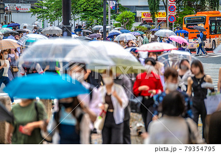 日本の東京都市景観 7月…。感染拡大の中でまん延防止に移行した狂気…変異株感染爆発へ=5日、渋谷 日本の東京都市景観 7月…。感染拡大の中でまん延防止に移行した狂気…変異株感染爆発へ=5日、渋谷 79354795
