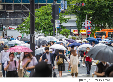 日本の東京都市景観 7月…。感染拡大の中でまん延防止に移行した狂気…変異株感染爆発へ＝5日、渋谷 79354798