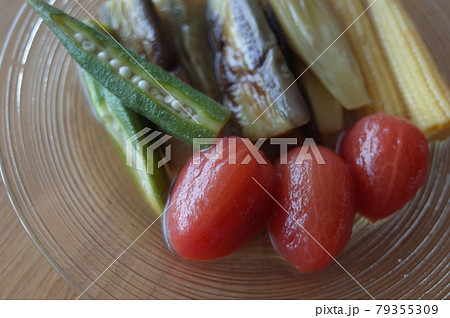 出汁の染み込んだ夏野菜 79355309