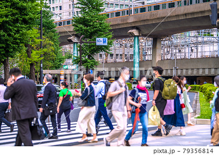 日本の東京都市景観 7月…収束できないコロナ。この夏もマスク姿…=5日、東京駅前(右に赤レンガ駅舎) 日本の東京都市景観 7月…収束できないコロナ。この夏もマスク姿…=5日、東京駅前(右に赤レンガ駅舎) 79356814