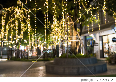 Blurred image Decorative outdoor string lights hanging on tree in the garden at night time Blurred image Decorative outdoor string lights hanging on tree in the garden at night time 79359312