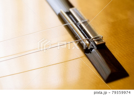 クラシックギターの弦交換 79359974