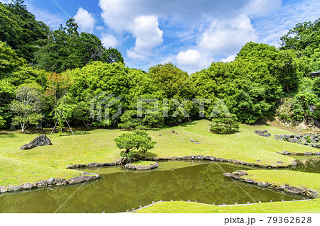【神奈川県】鎌倉 建長寺の方丈から見る美しい日本庭園 【神奈川県】鎌倉 建長寺の方丈から見る美しい日本庭園 79362628