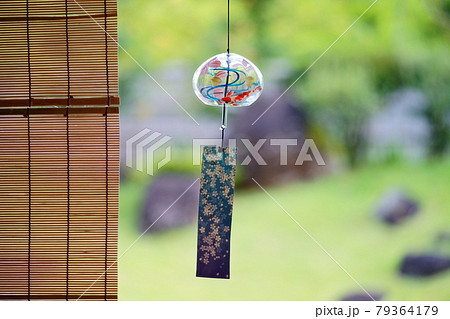 茶室の縁側で和風の涼感 79364179