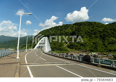 鹿児島県垂水市の牛根大橋　 79364663