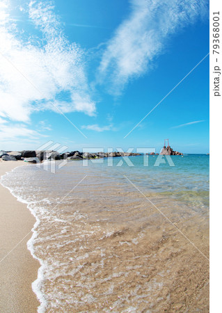 日本海の浜辺　（鳥取県　ハワイ海水浴） 79368001