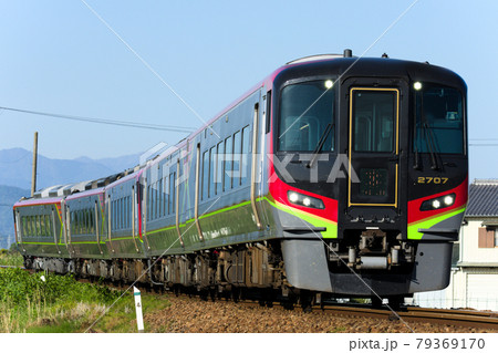 朝に走る5両編成の特急うずしお 朝に走る5両編成の特急うずしお 79369170