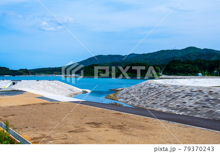 みちのく潮風トレイル　南三陸町志津川　木尻川河口の防潮堤 79370243